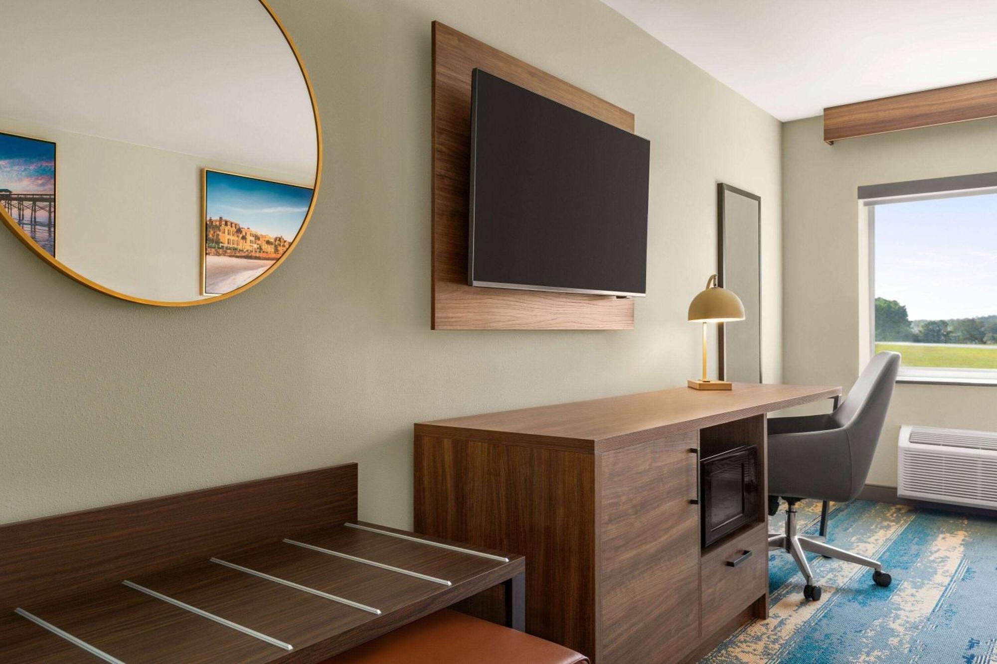 La Quinta Inn By Wyndham Columbia Ne Fort Jackson Zewnętrze zdjęcie